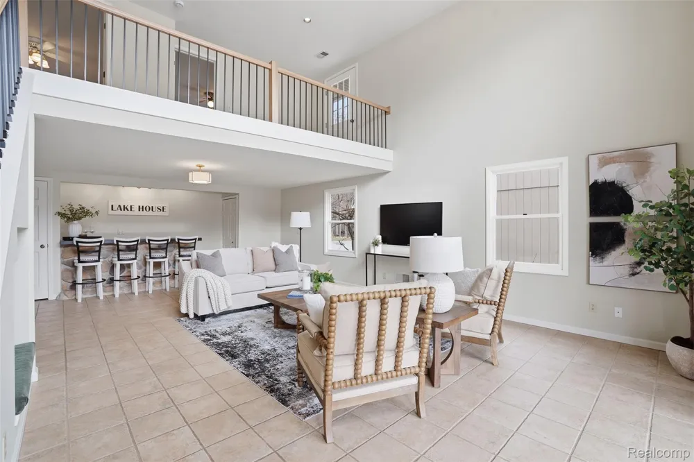 5370 Edgelake Drive Hamburg Township, MI 48169