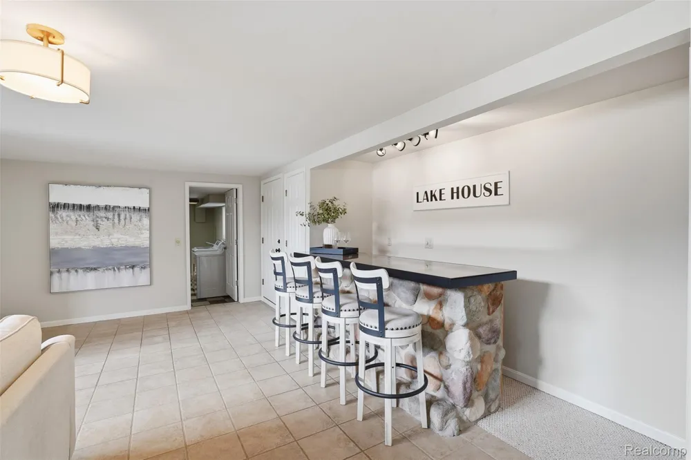 5370 Edgelake Drive Hamburg Township, MI 48169