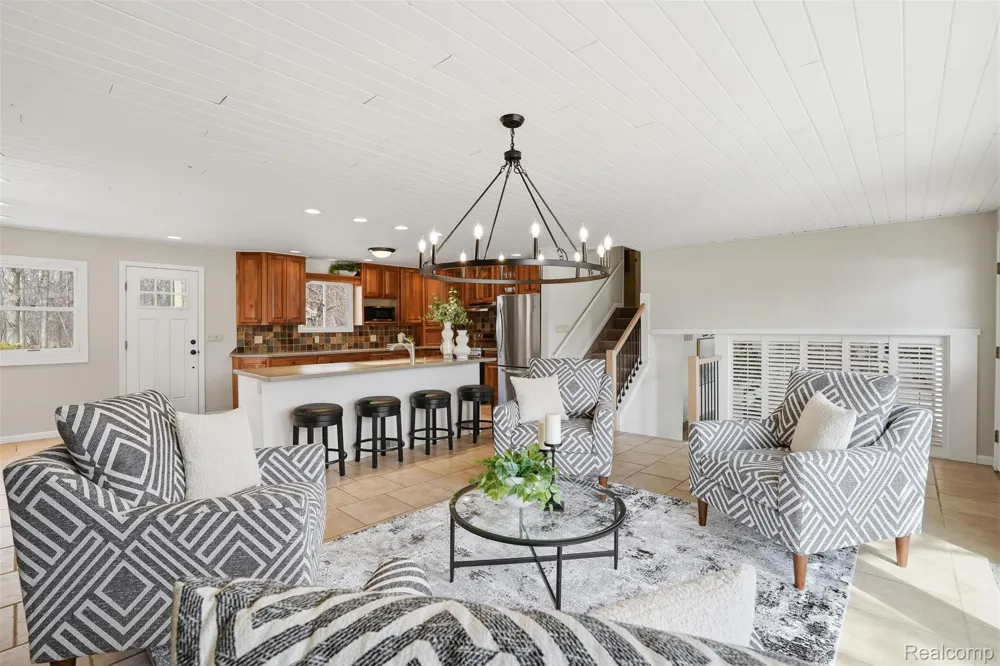 5370 Edgelake Drive Hamburg Township, MI 48169