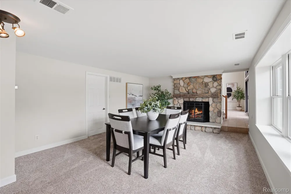 5370 Edgelake Drive Hamburg Township, MI 48169