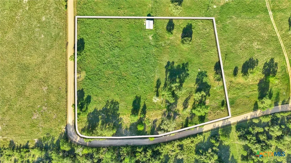 1007 County Road 380 Hallettsville, TX 77964