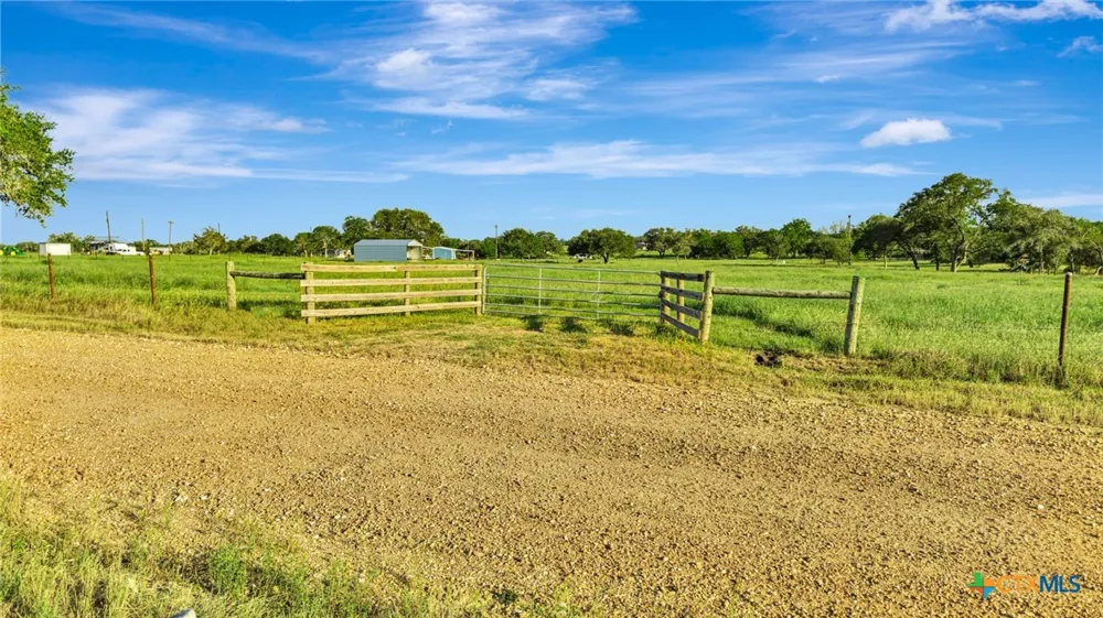 1007 County Road 380 Hallettsville, TX 77964