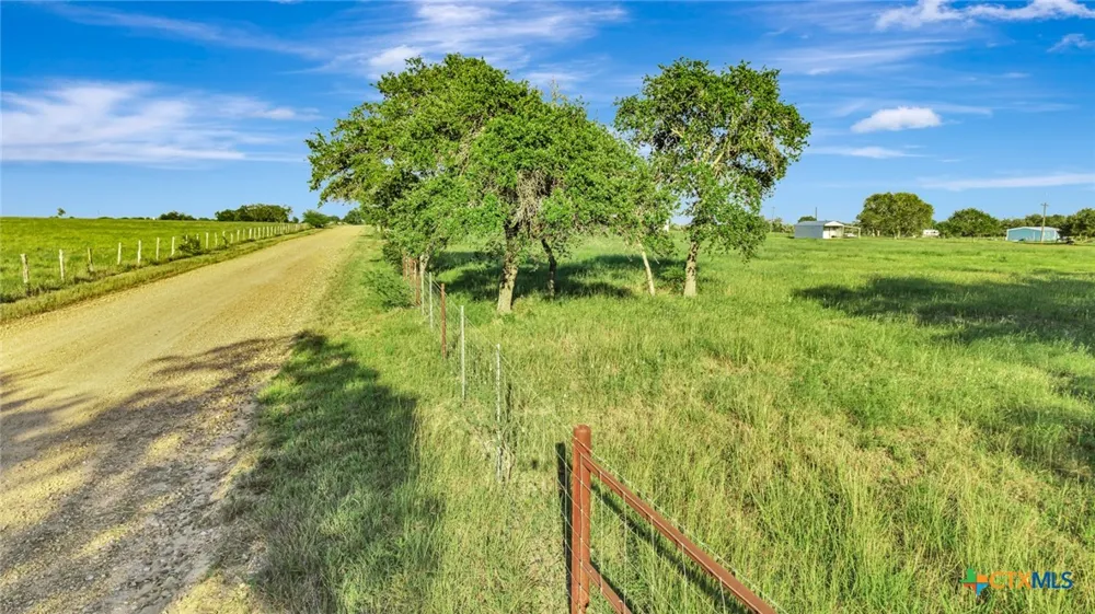 1007 County Road 380 Hallettsville, TX 77964