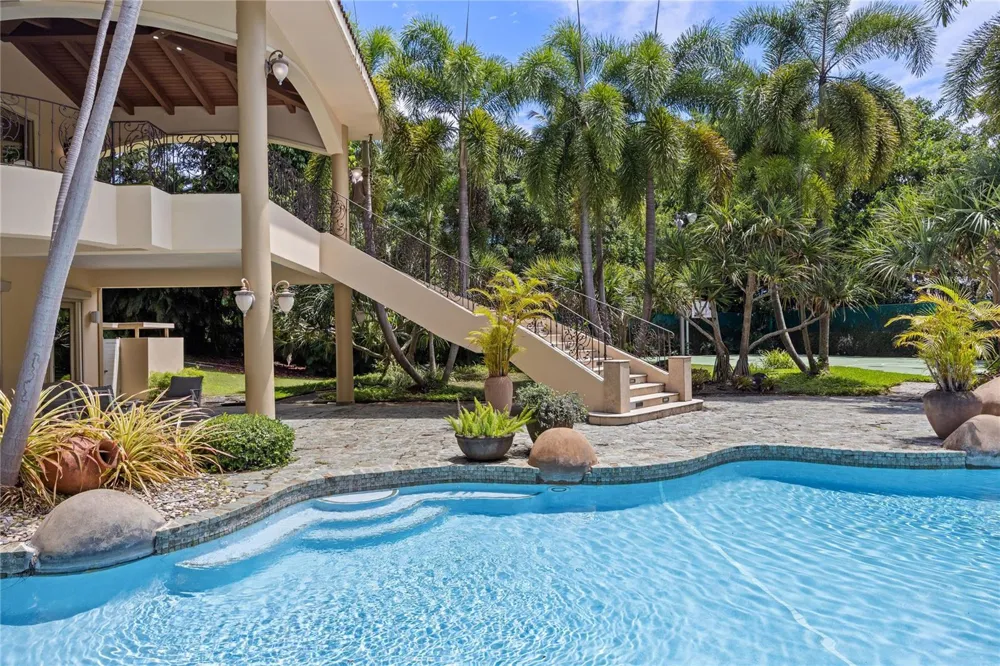 17 Calle Durazno URBANIZACION SAN PATRICIO Guaynabo, PR 00968