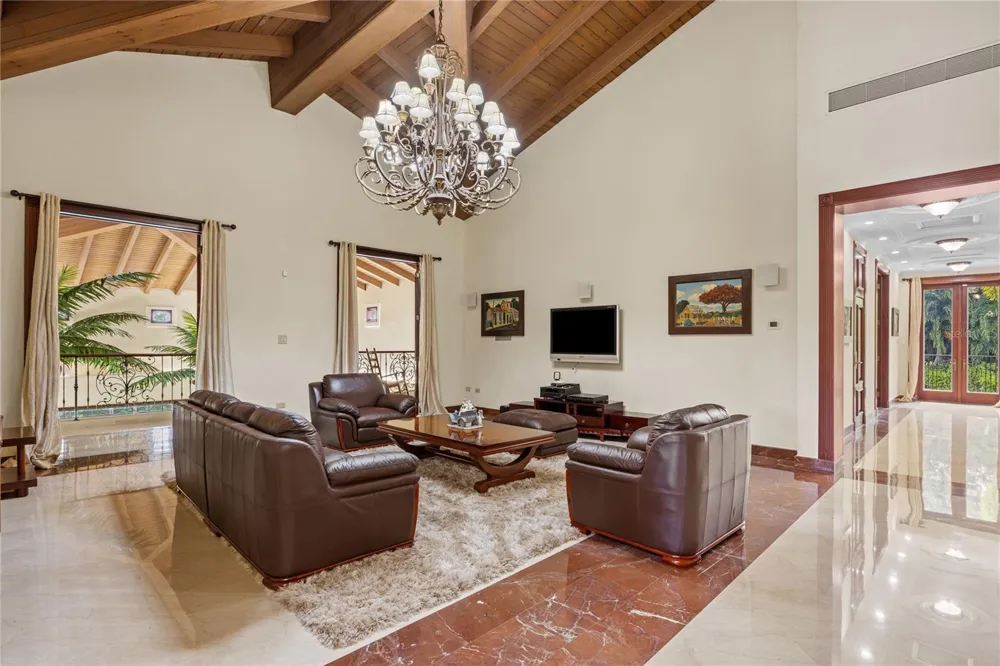 17 Calle Durazno URBANIZACION SAN PATRICIO Guaynabo, PR 00968