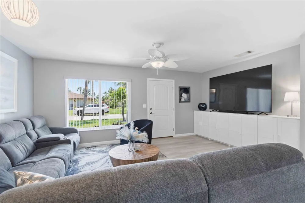 3303 CAMBRIDGE AVENUE Bradenton, FL 34207