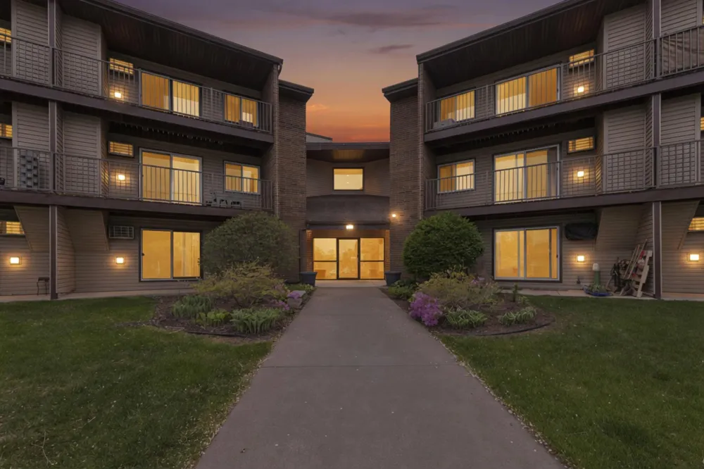 3440 Golfview Drive #121 Eagan, MN 55123