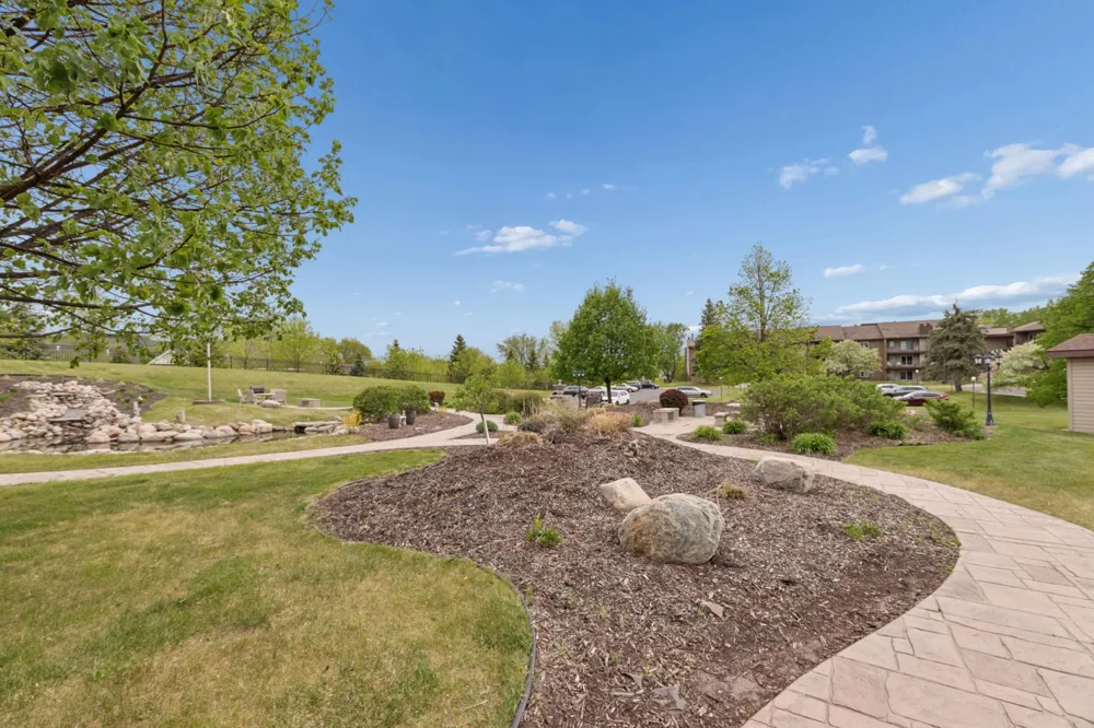 3440 Golfview Drive #121 Eagan, MN 55123