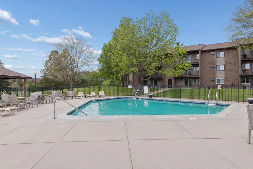 3440 Golfview Drive #121 Eagan, MN 55123