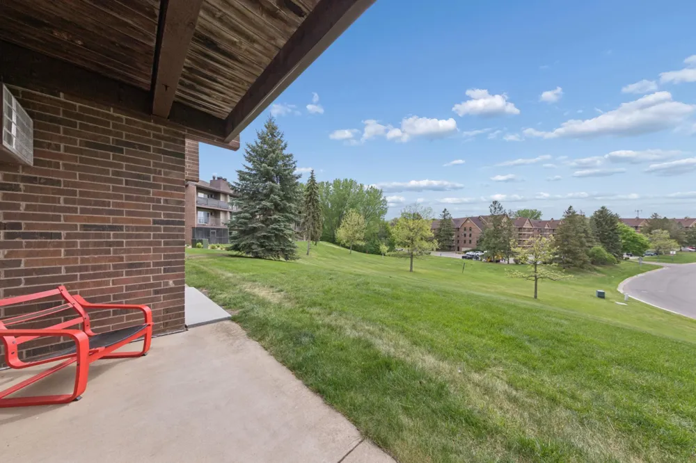 3440 Golfview Drive #121 Eagan, MN 55123