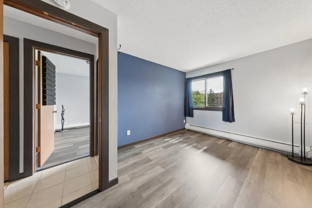 3440 Golfview Drive #121 Eagan, MN 55123