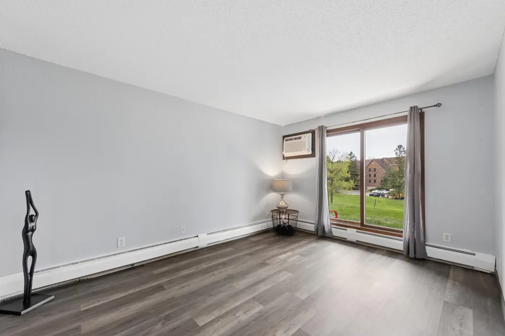 3440 Golfview Drive #121 Eagan, MN 55123