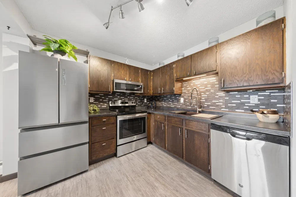 3440 Golfview Drive #121 Eagan, MN 55123