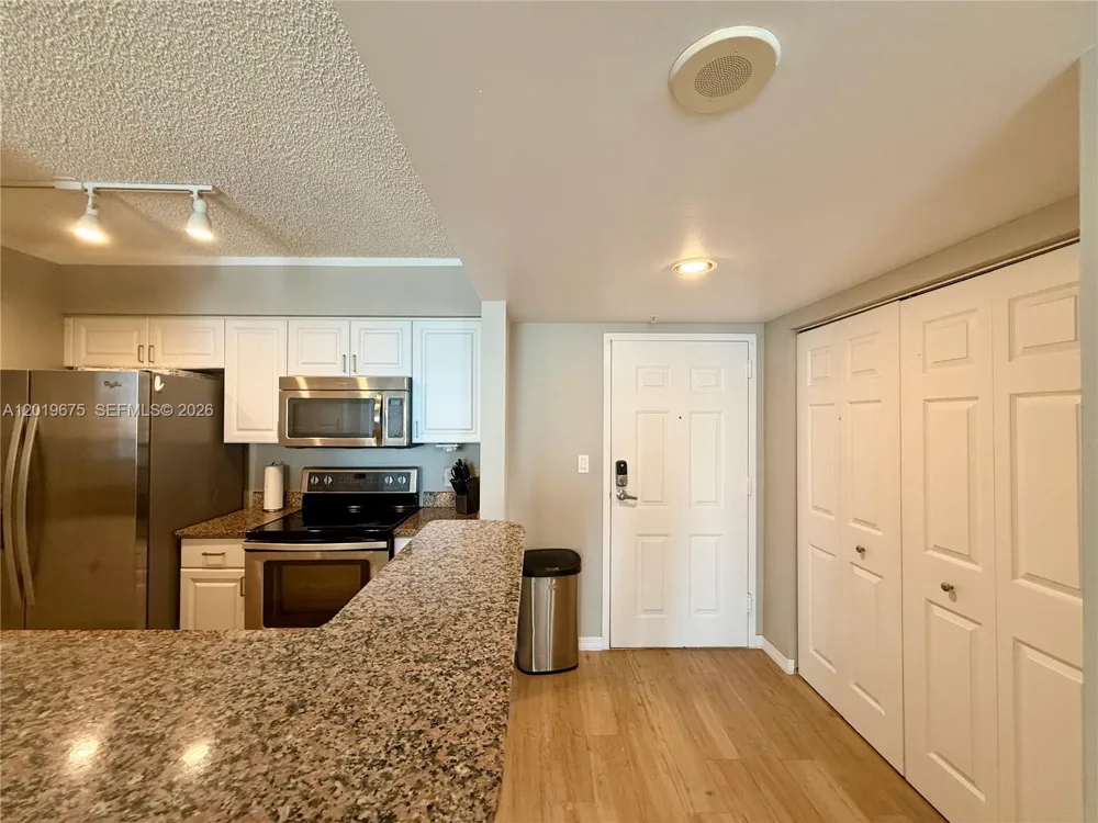 1155 Brickell Bay Dr #1205 Miami, FL 33131