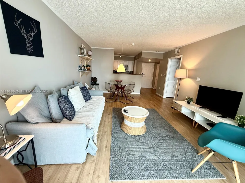 1155 Brickell Bay Dr #1205 Miami, FL 33131