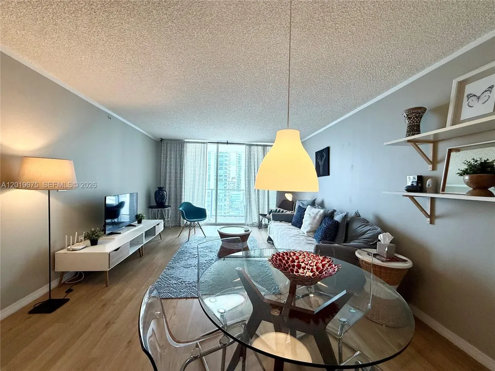 1155 Brickell Bay Dr #1205 Miami, FL 33131