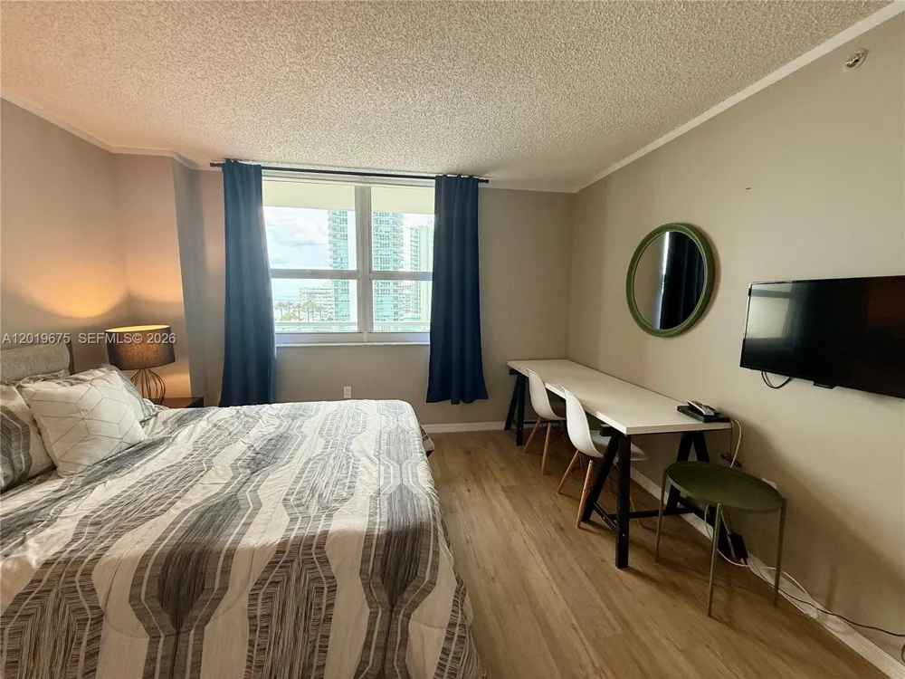 1155 Brickell Bay Dr #1205 Miami, FL 33131