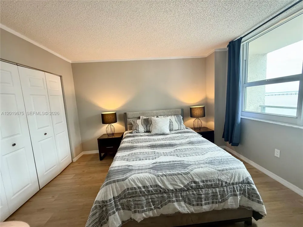 1155 Brickell Bay Dr #1205 Miami, FL 33131