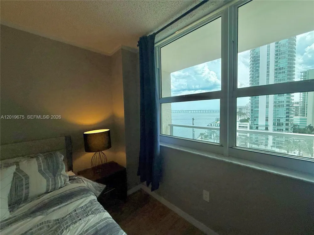 1155 Brickell Bay Dr #1205 Miami, FL 33131
