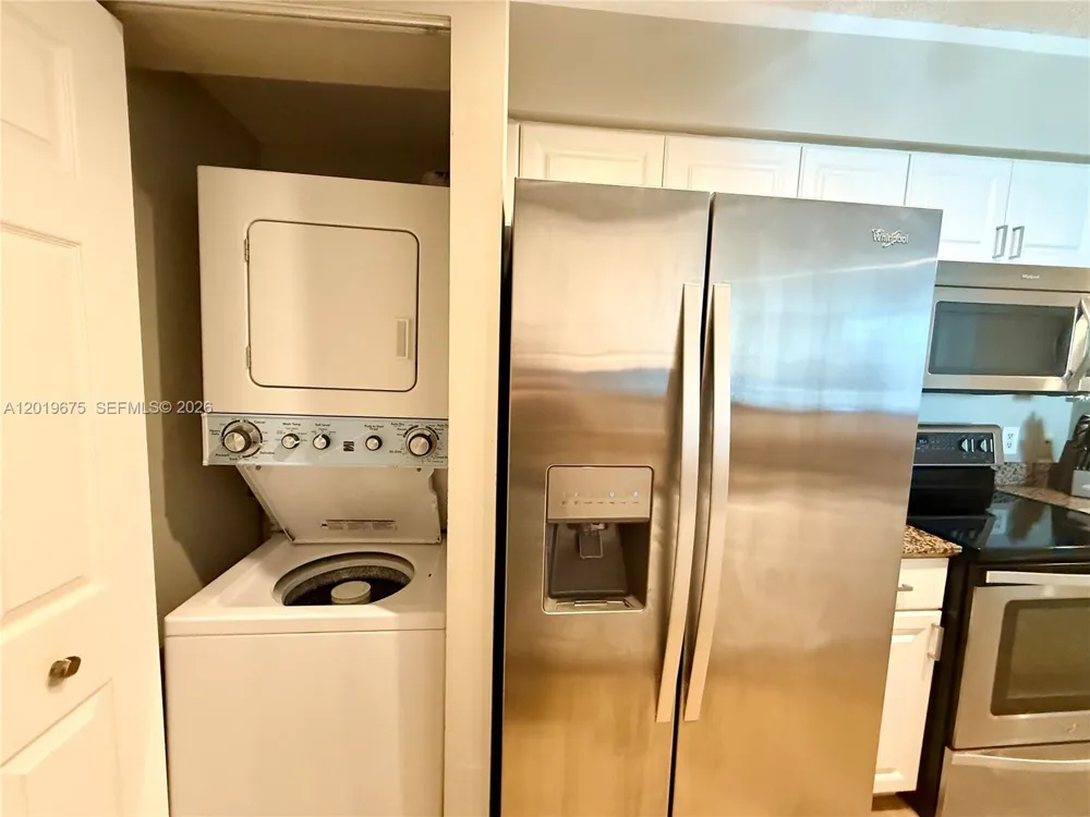 1155 Brickell Bay Dr #1205 Miami, FL 33131