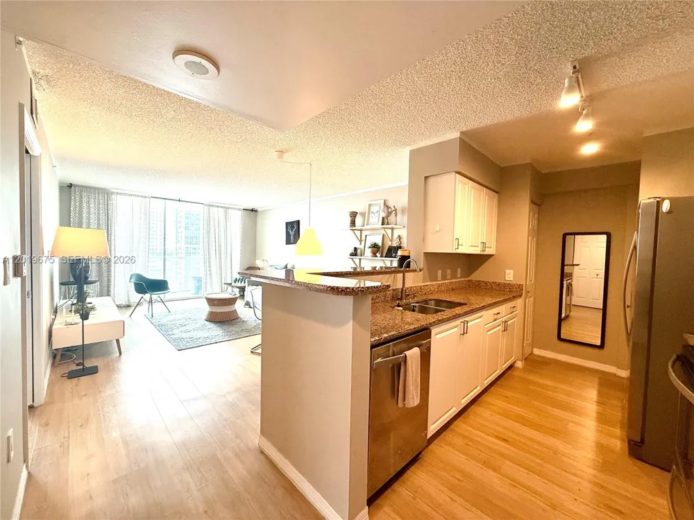 1155 Brickell Bay Dr #1205 Miami, FL 33131