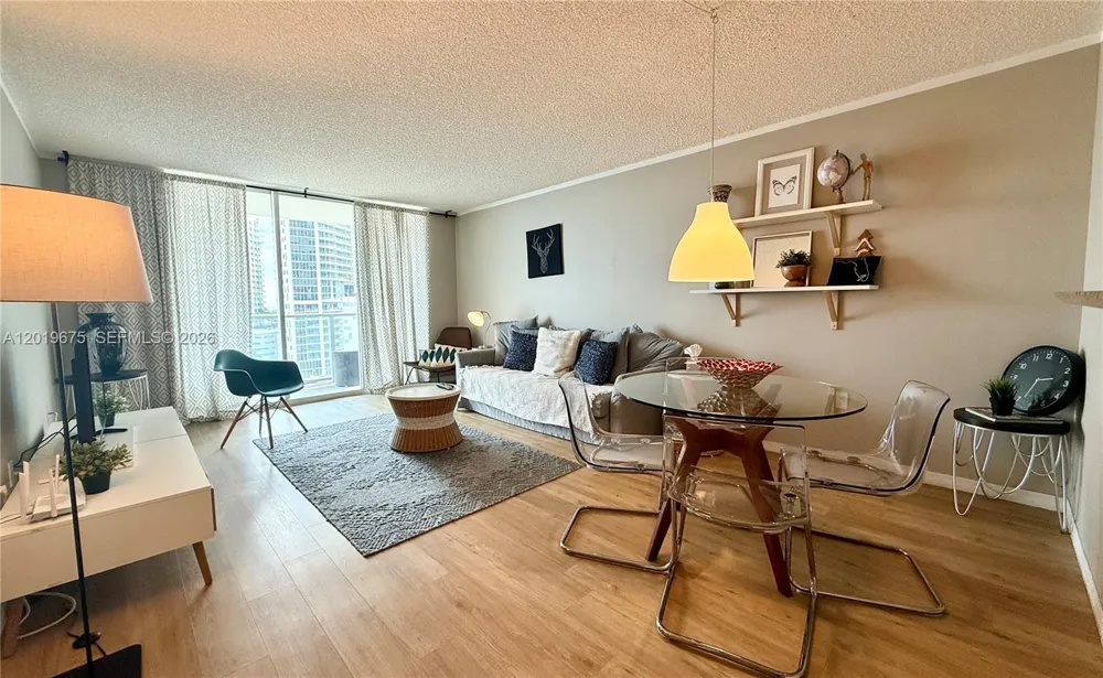 1155 Brickell Bay Dr #1205 Miami, FL 33131