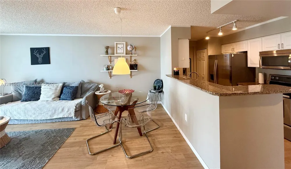 1155 Brickell Bay Dr #1205 Miami, FL 33131