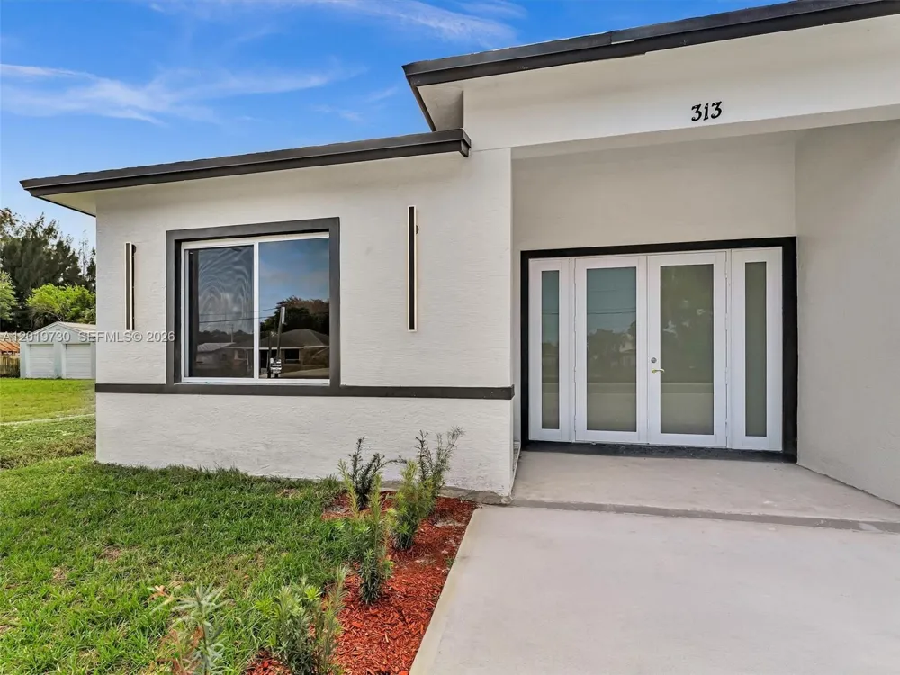 313 S 13th St #B Fort Pierce, FL 34950