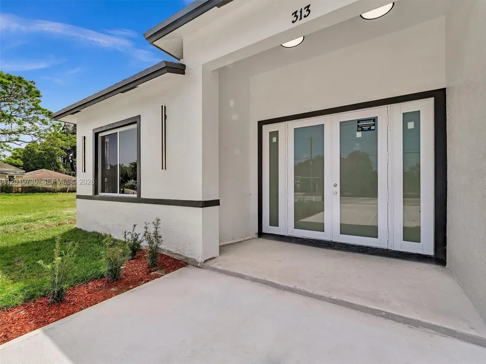 313 S 13th St #B Fort Pierce, FL 34950