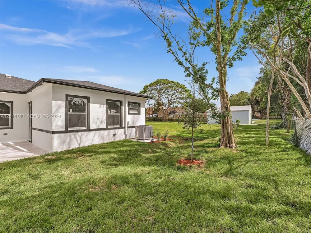 313 S 13th St #B Fort Pierce, FL 34950