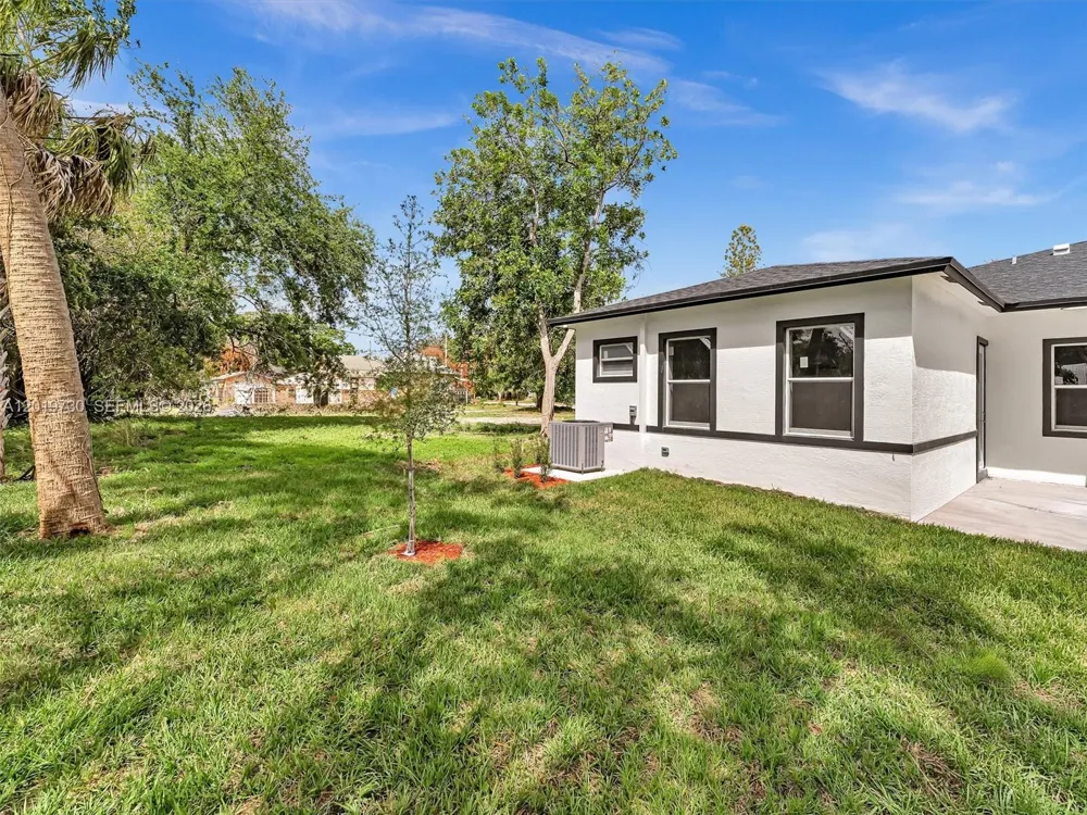 313 S 13th St #B Fort Pierce, FL 34950