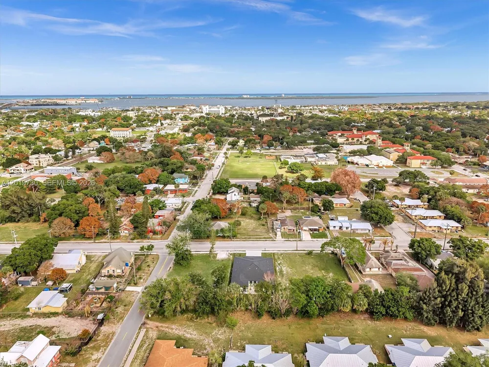 313 S 13th St #B Fort Pierce, FL 34950