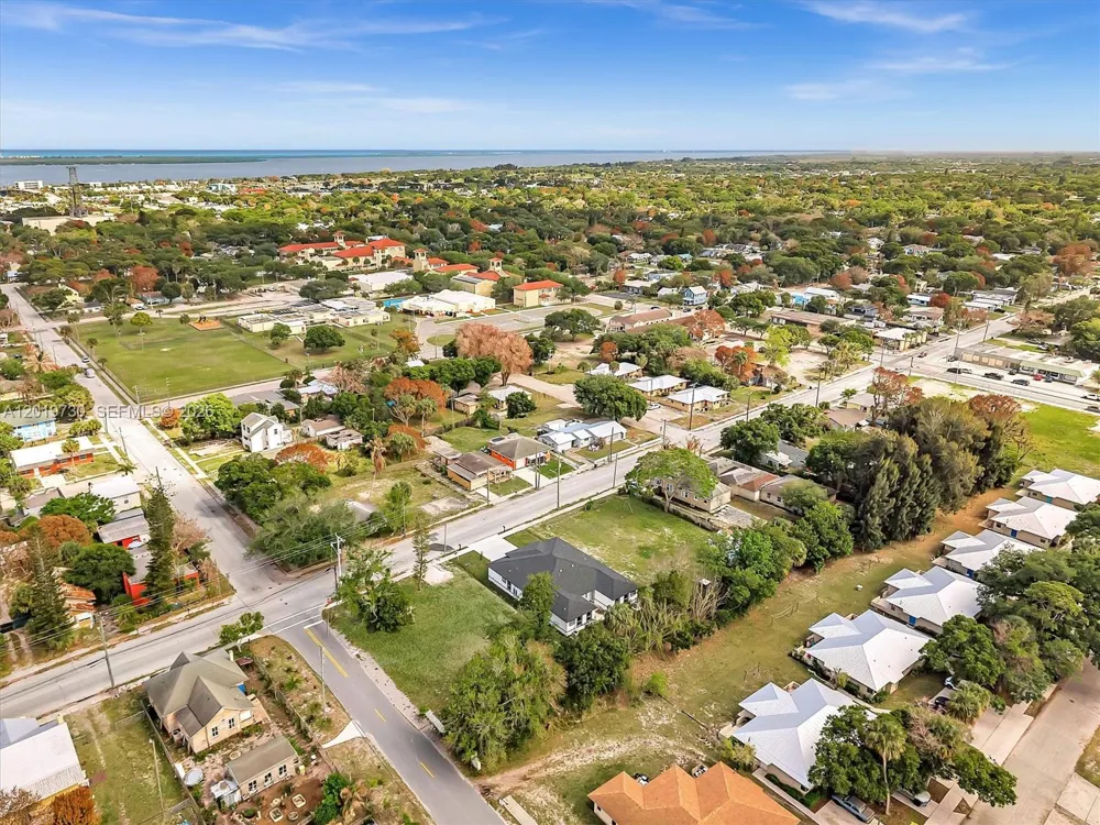 313 S 13th St #B Fort Pierce, FL 34950