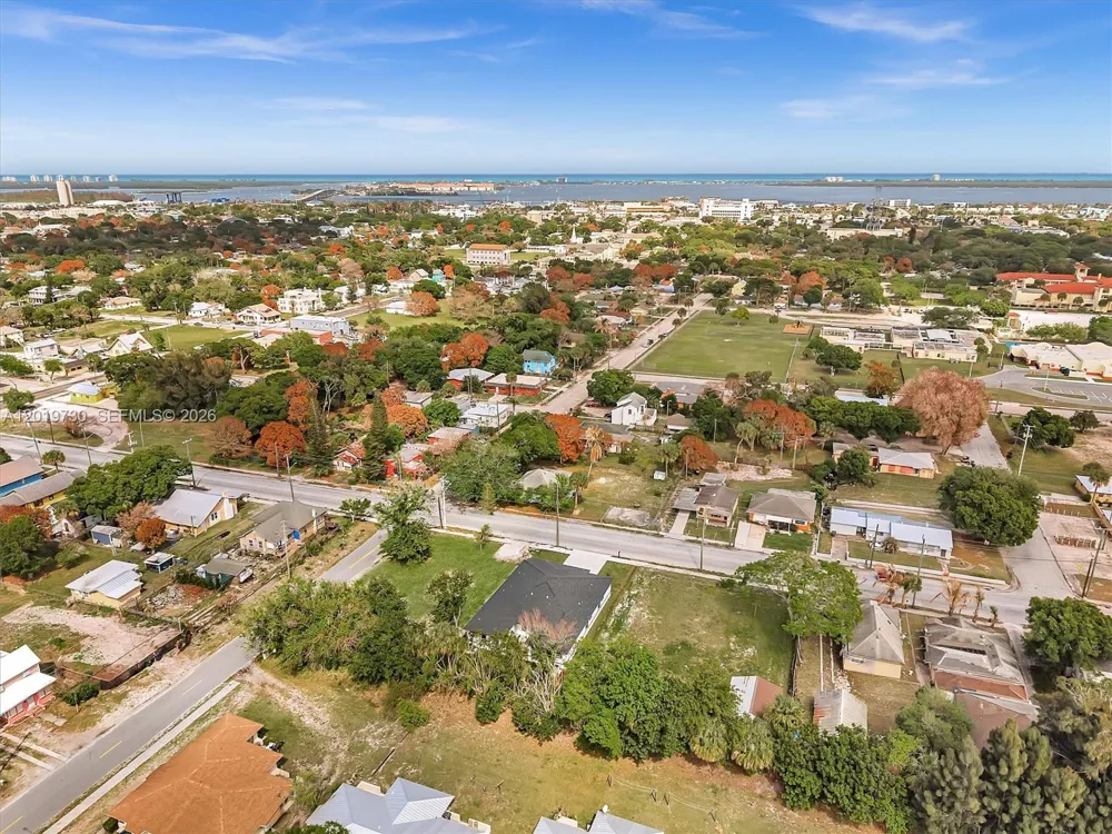 313 S 13th St #B Fort Pierce, FL 34950