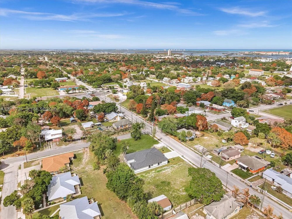 313 S 13th St #B Fort Pierce, FL 34950