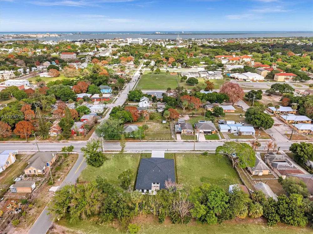 313 S 13th St #B Fort Pierce, FL 34950