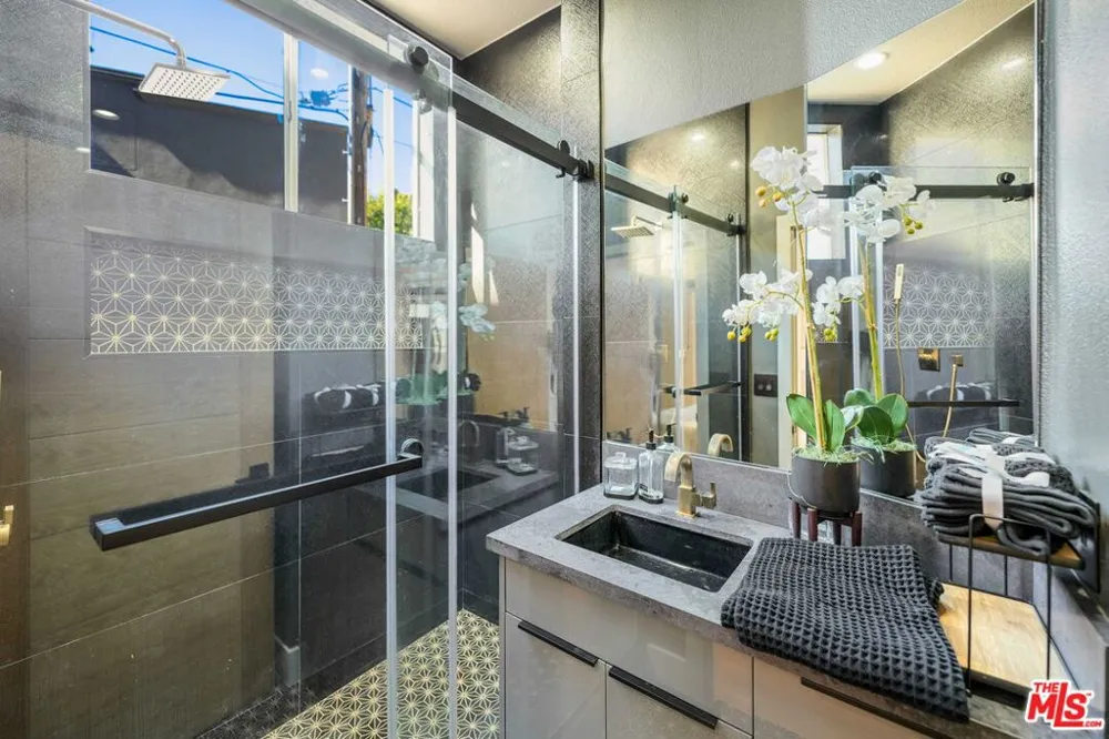 4139 Cahuenga Boulevard #106 North Hollywood, CA 91602