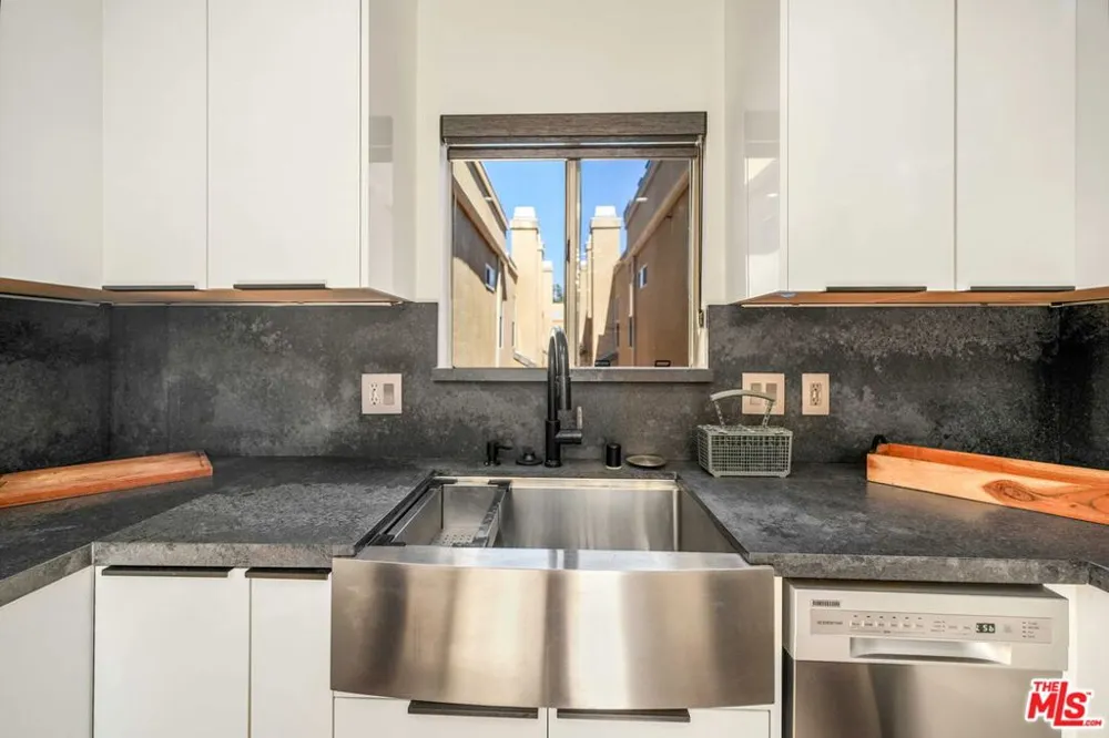 4139 Cahuenga Boulevard #106 North Hollywood, CA 91602