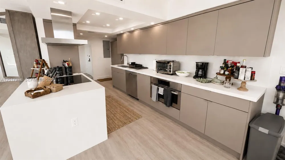 1121 Crandon Blvd #E708 Key Biscayne, FL 33149