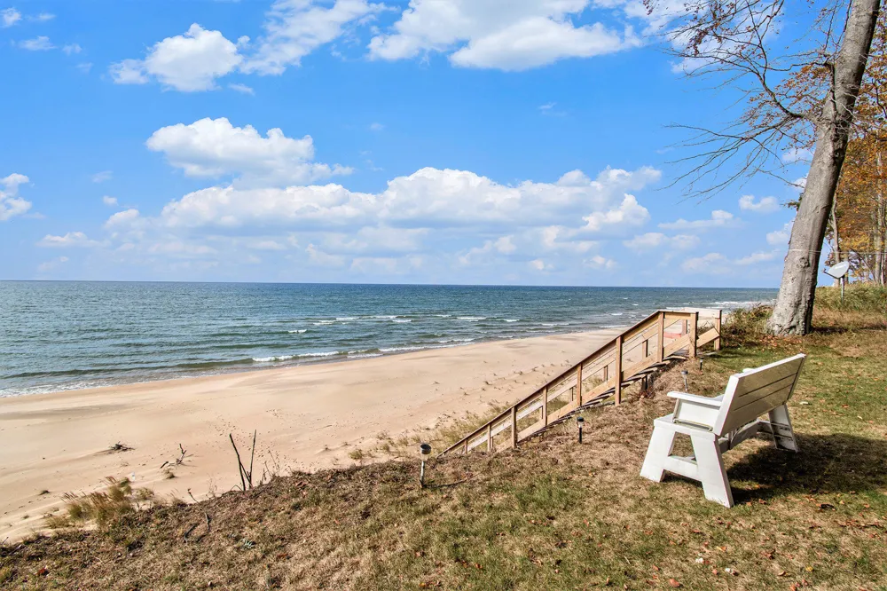 2013 Scenic Drive Muskegon, MI 49445