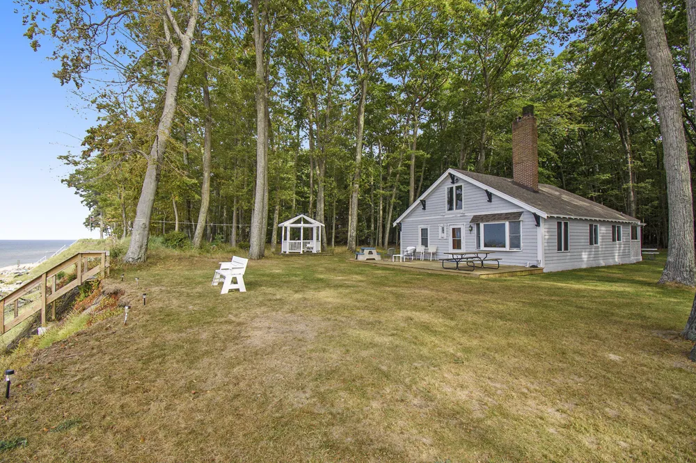 2013 Scenic Drive Muskegon, MI 49445