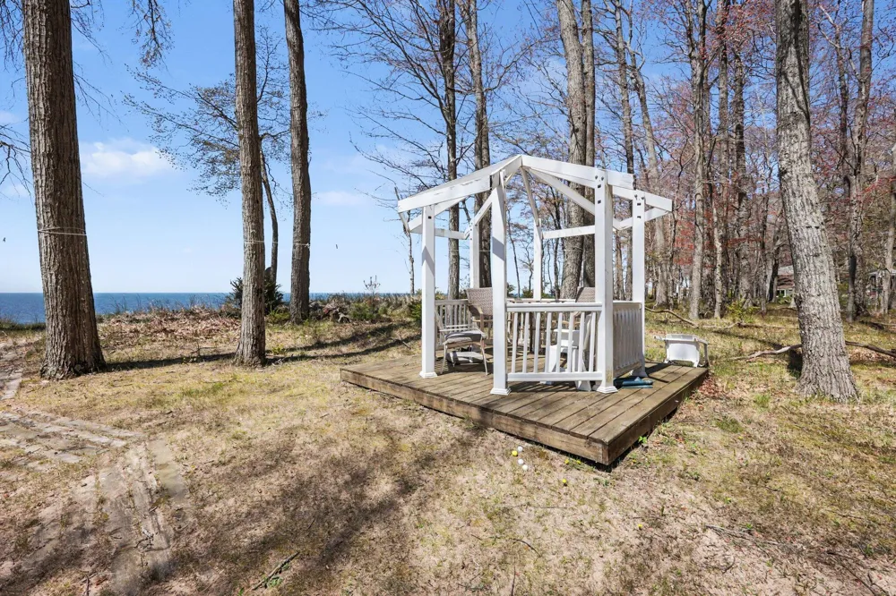 2013 Scenic Drive Muskegon, MI 49445