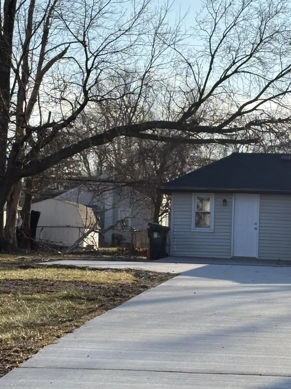 21700 Elizabeth Street St Clair Shores City, MI 48080