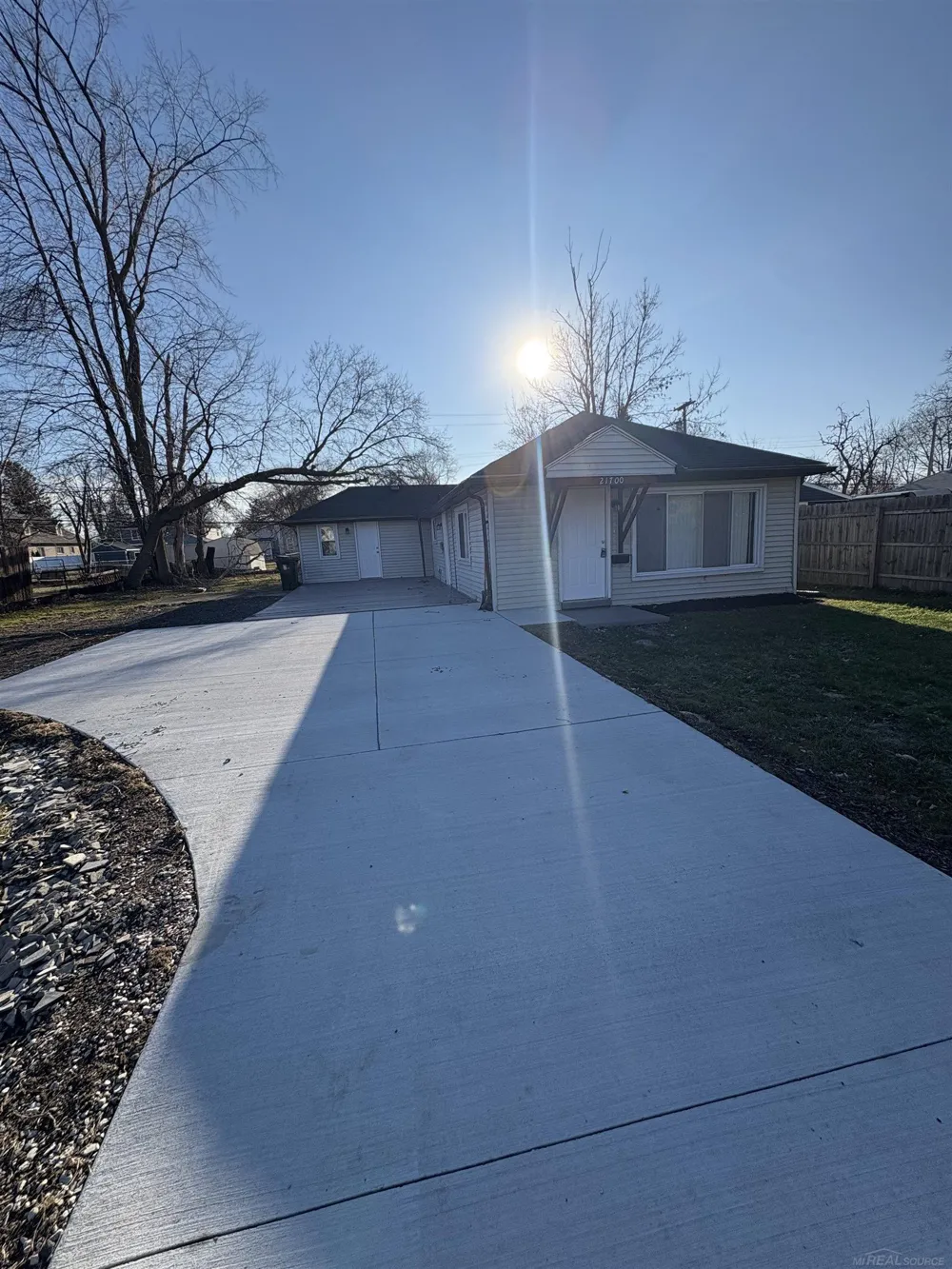 21700 Elizabeth Street St Clair Shores City, MI 48080