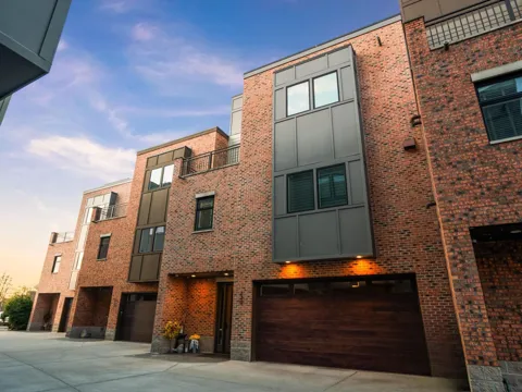 139 Uptown Court