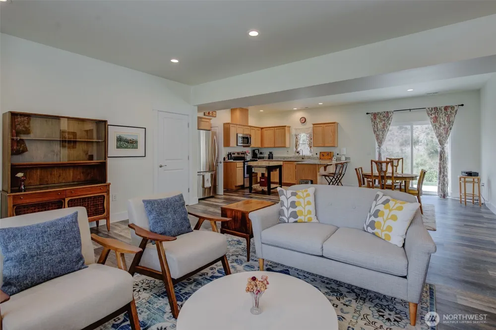 9975 Saska Way Entiat, WA 98822