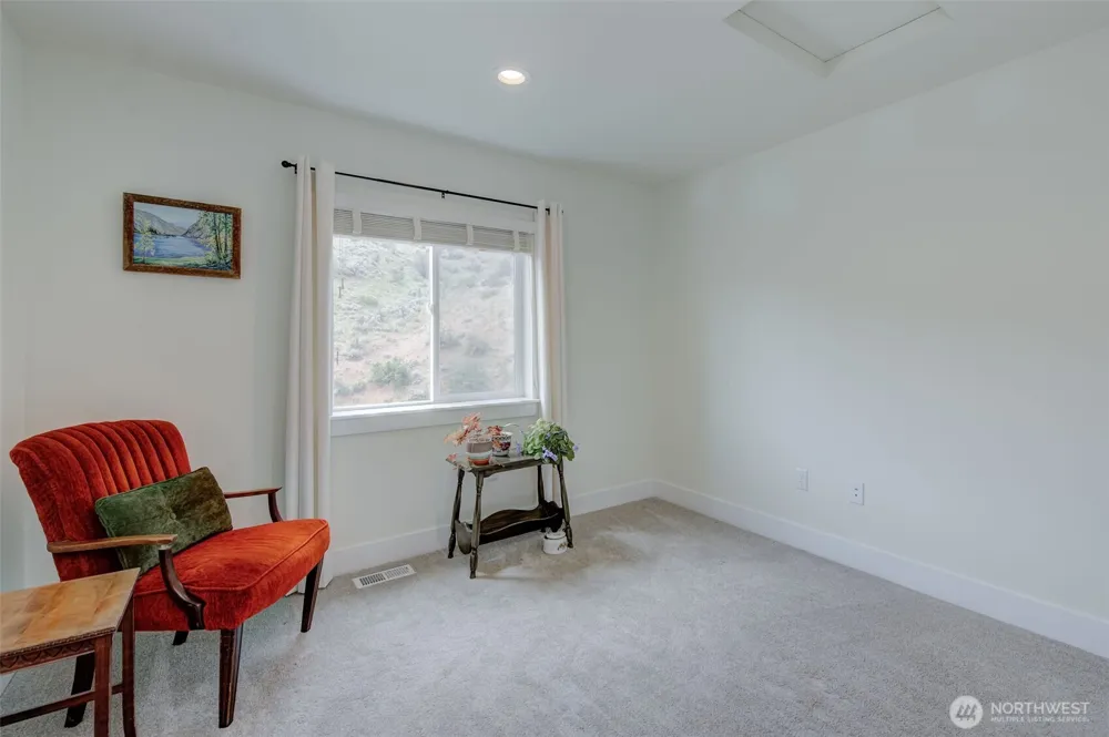 9975 Saska Way Entiat, WA 98822