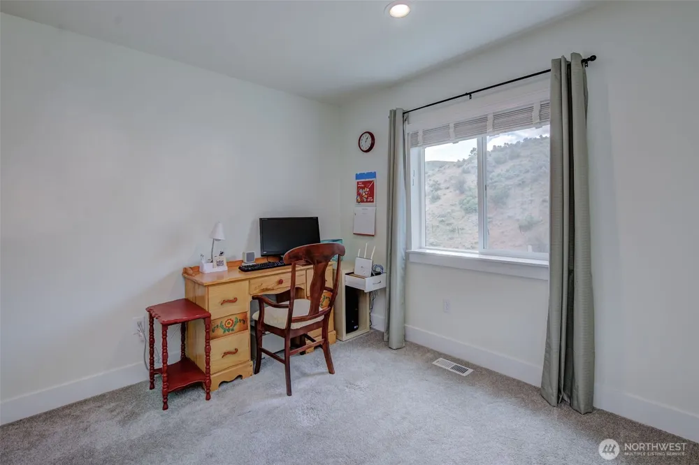 9975 Saska Way Entiat, WA 98822