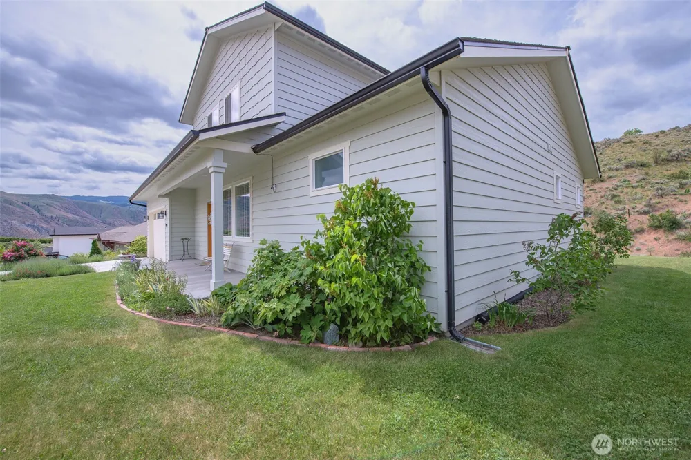 9975 Saska Way Entiat, WA 98822