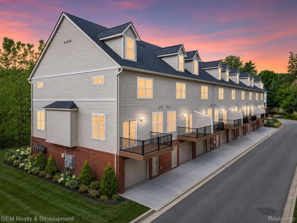 506 Village Lane Milford Village, MI 48381